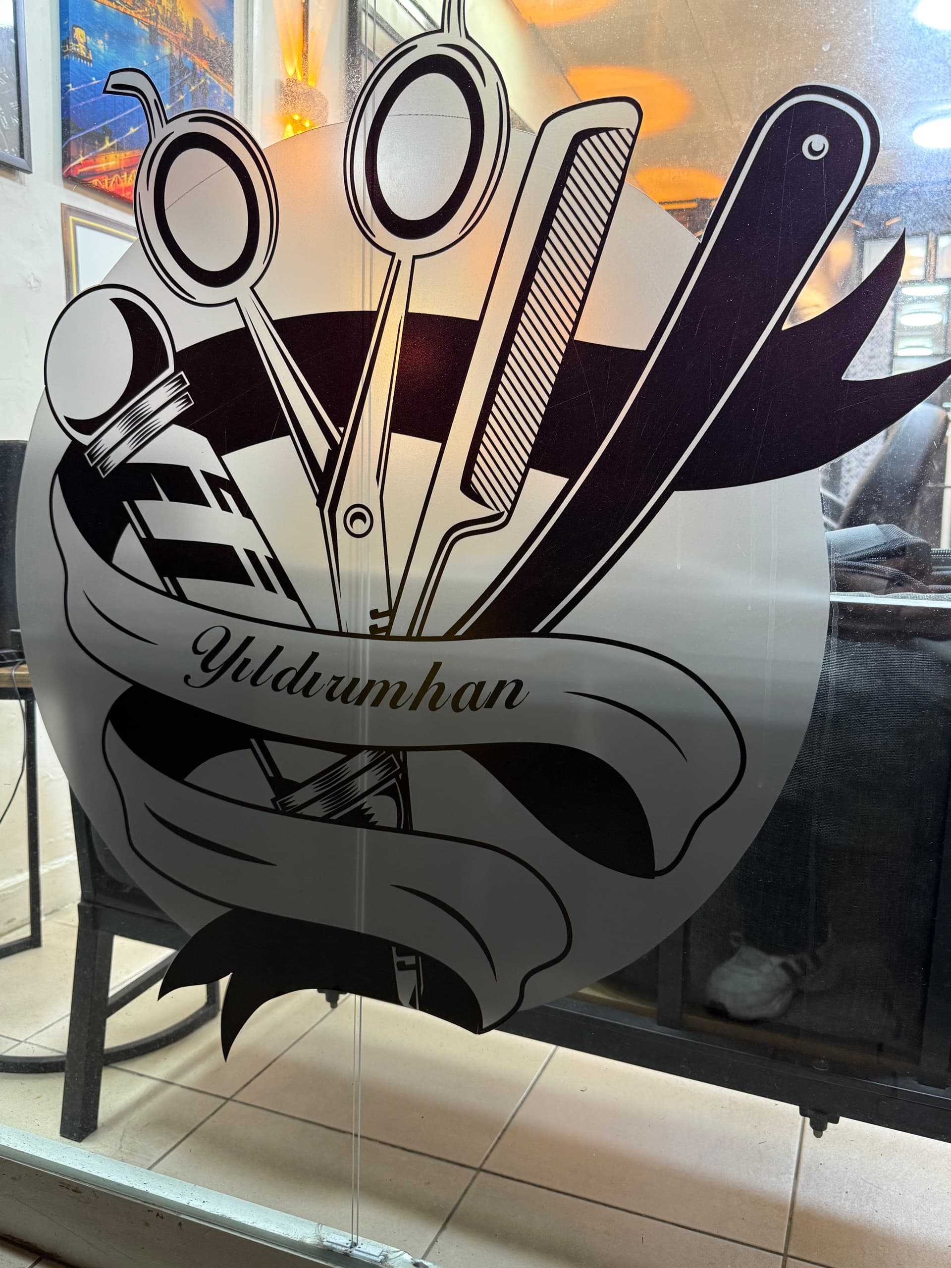 Yıldırımhan Hair Coiffure berber salonu iç mekan fotoğrafı 2