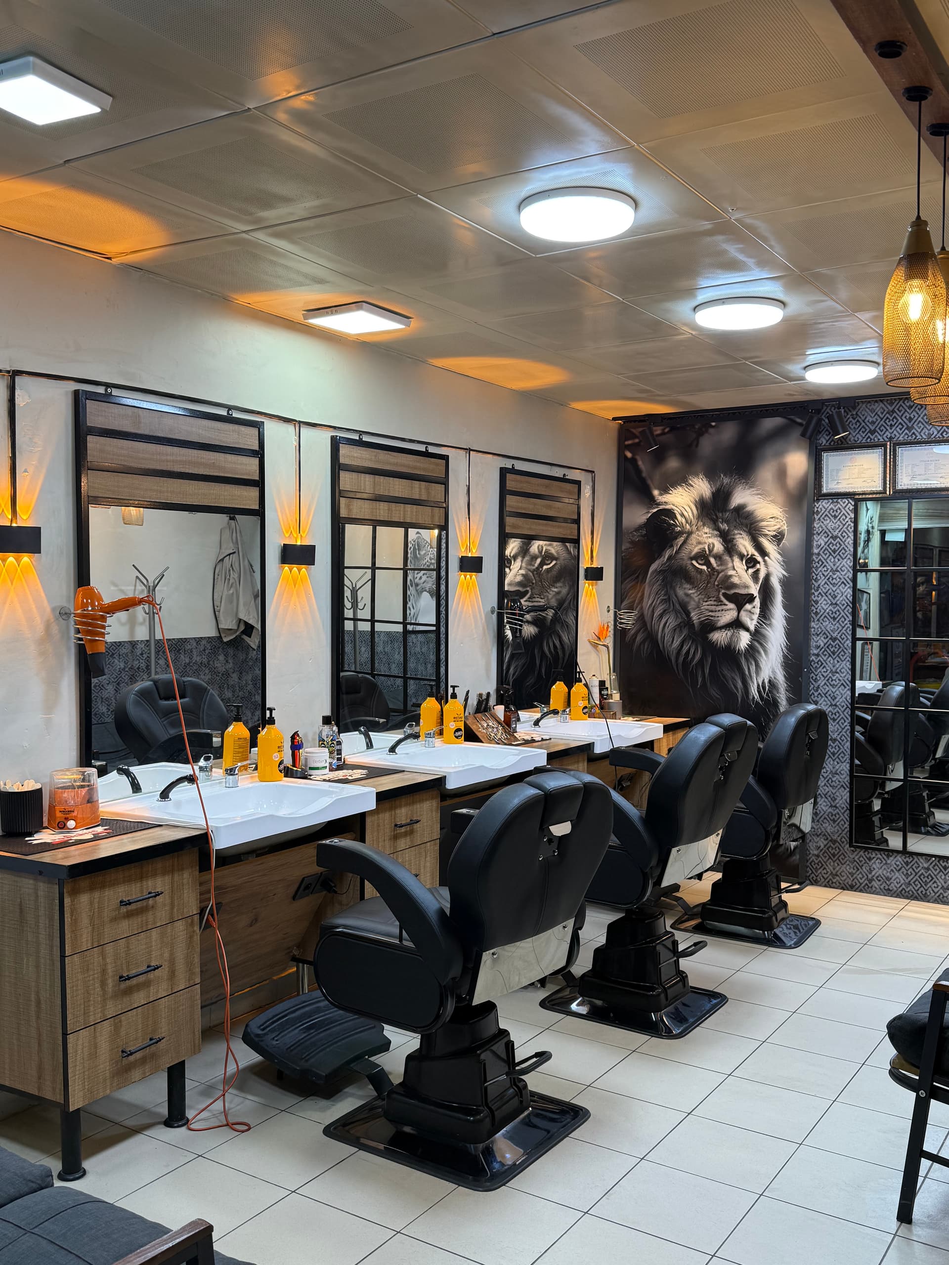 Yıldırımhan Hair Coiffure berber salonu iç mekan fotoğrafı 6